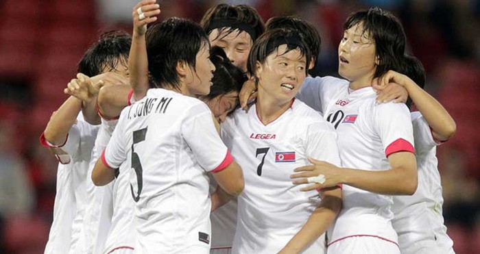 Ban tổ chức trận đấu đã phải đưa ra lời xin lỗi về sự cố trên và cuối cùng các nữ tuyển thủ Triều Tiên đã ra sân. Kim Song Hui lập một cú đúp để giúp họ cầm 3 điểm đầu tiên trước Colombia.
